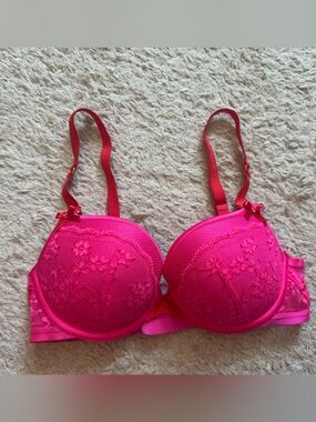 Victoria’s Secret very sexy padded Demi bra